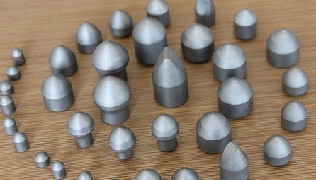 影響硬質(zhì)合金截齒性能(néng)的因素有(yǒu)哪些